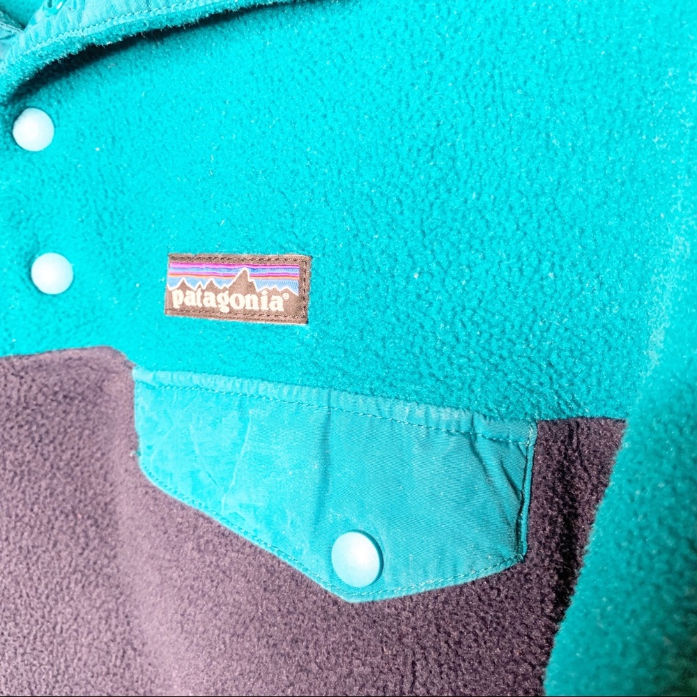 Patagonia Women's Lightweight Synchilla Snap-T Fleece Pullover in Borealis Green - Picture 5 of 7
